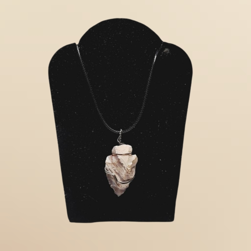 Elegant Hand-Knapped Stone Arrowhead Pendant Premium Leather Necklace. NWOT